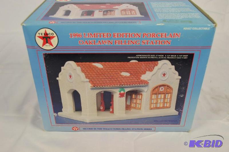 TEXAS TOWN FILLING STATION
