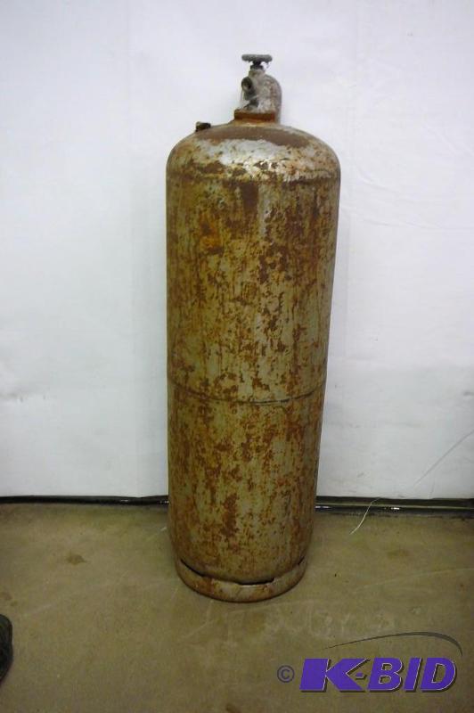 lot 1 image: 100 Gallon LP tank...