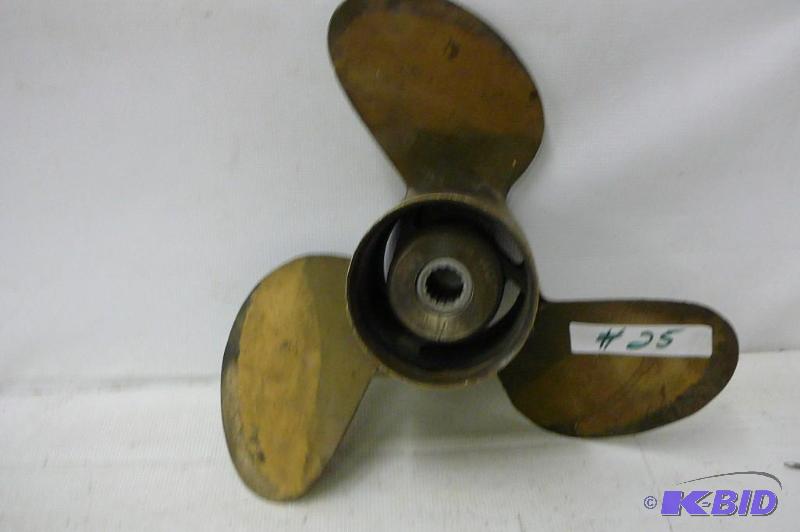 lot 25 image: Propeller Michigan 3 blade brass 4643 &nbspS...