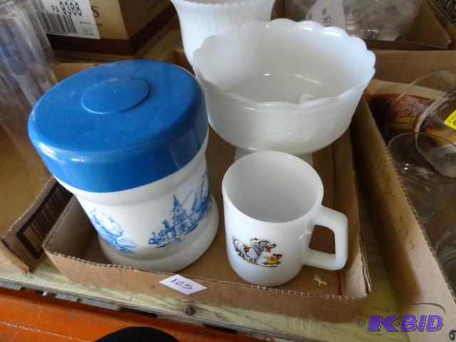 lot 125 image: Misc vintage glassware...