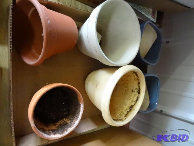 lot 138 image: Misc flower pots...