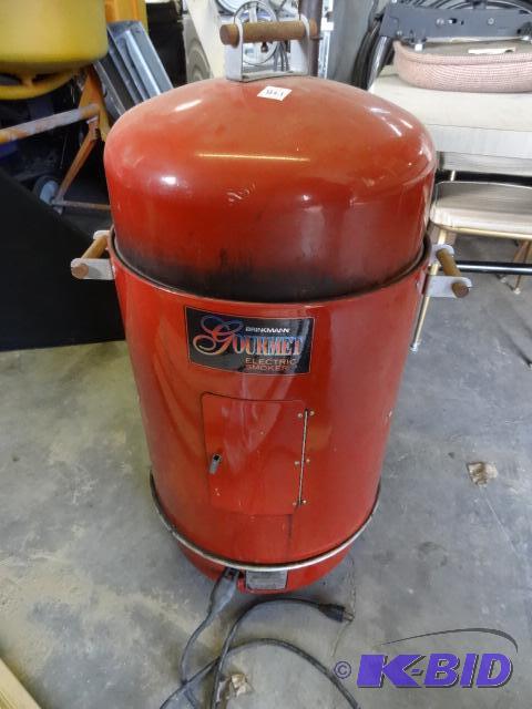 lot 178 image: Brinkman 810-7080-K Electric Grill...