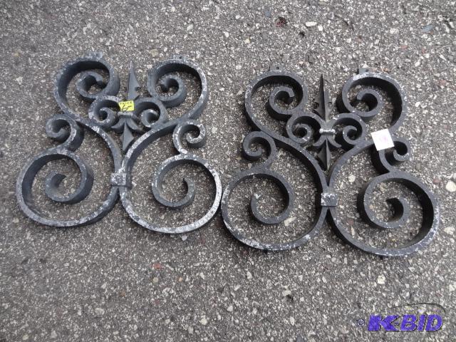 lot 18 image: Cast aluminum wall hanging. 13 x 13. Qty 2...