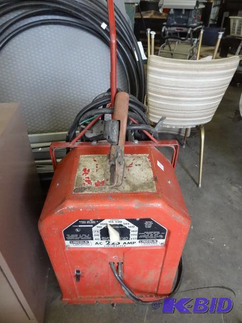 lot 184 image: Lincoln Arc Welder 225 Amp. On Wheels. Includ...