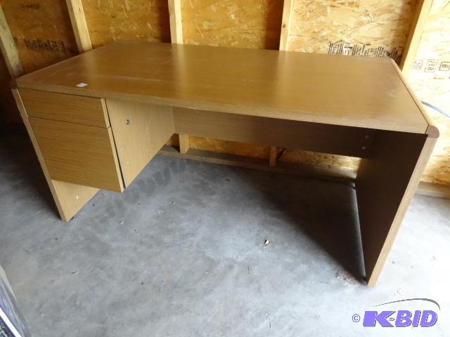 lot 24 image: Laminate office desk. 2 drawer. 60 x 30 x 30...