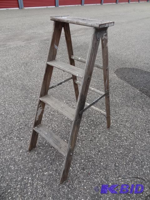 lot 37 image: 4 wood step ladder...