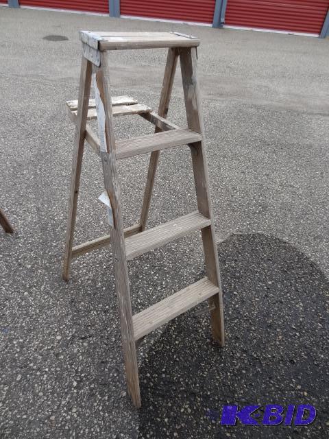 lot 38 image: 4 wood step ladder...