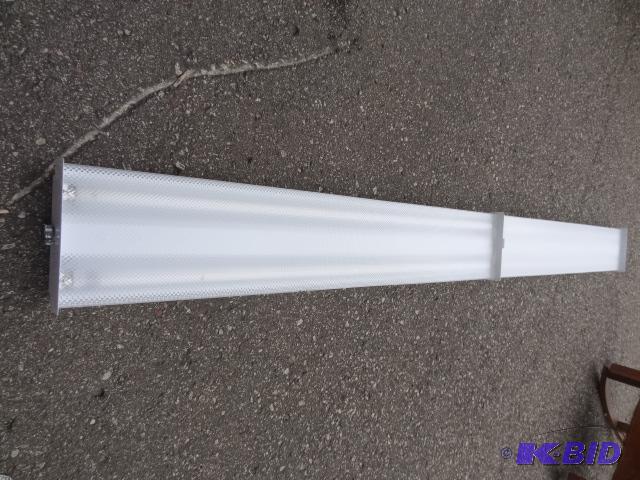 lot 40 image: Fluorescent strip light. T8 bulbs. 8 long. H...