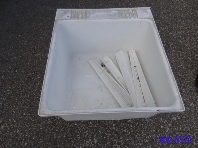 lot 46 image: Plastic laundry sink. 23 x 25. Comes with leg...