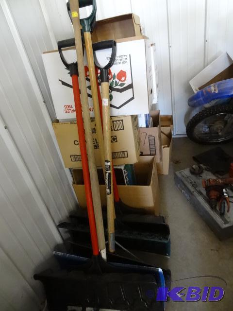 lot 92 image: 5 snow shovels...