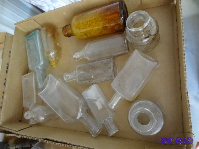 lot 93 image: Misc vintage bottles....