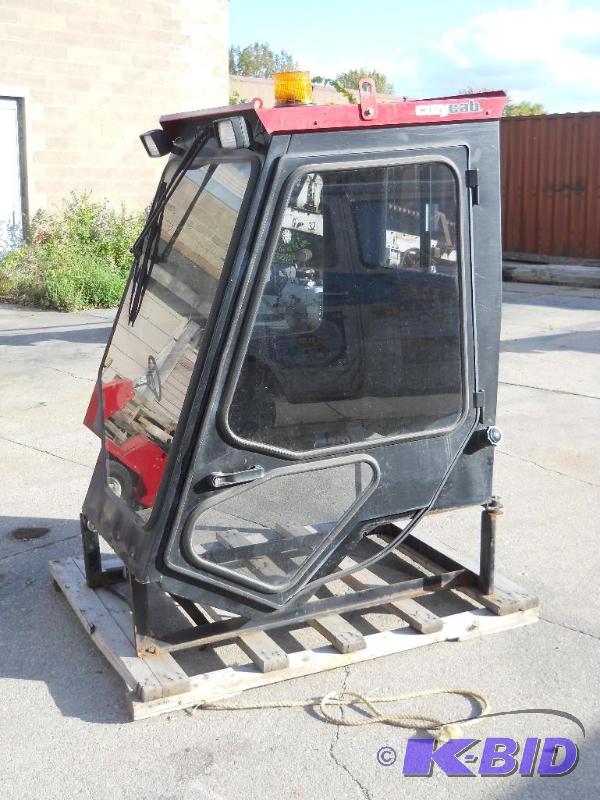 lot 14 image: Toro Cozy Cab