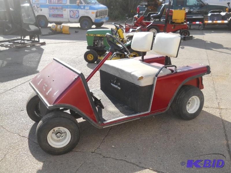 lot 17 image: EZ Go Gas Golf Cart