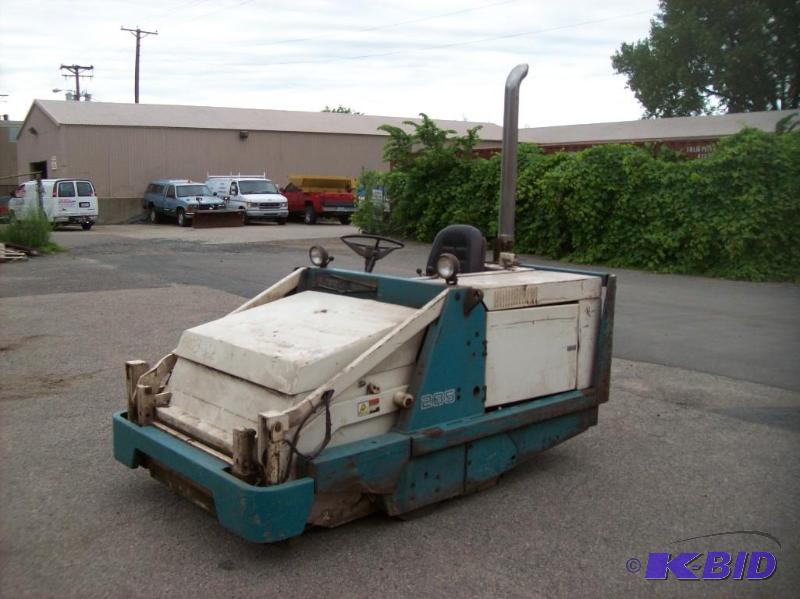 lot 2 image: Tennant 285 Sweeper