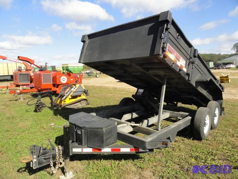 lot 21 image: 2011 Dump Trailer