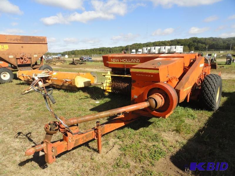 lot 26 image: New Holland Baler