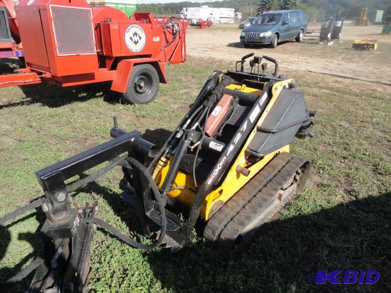lot 31 image: Mini Skidloader