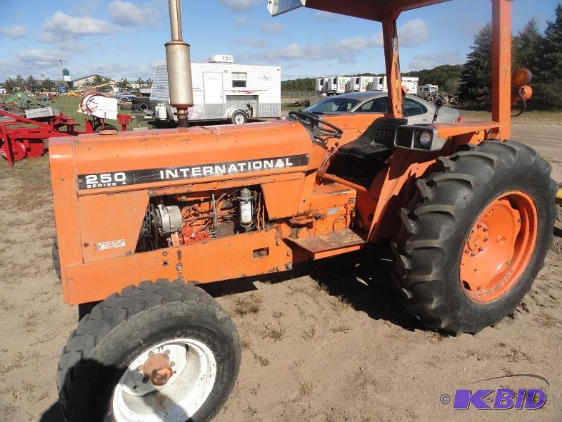lot 34 image: International Tractor