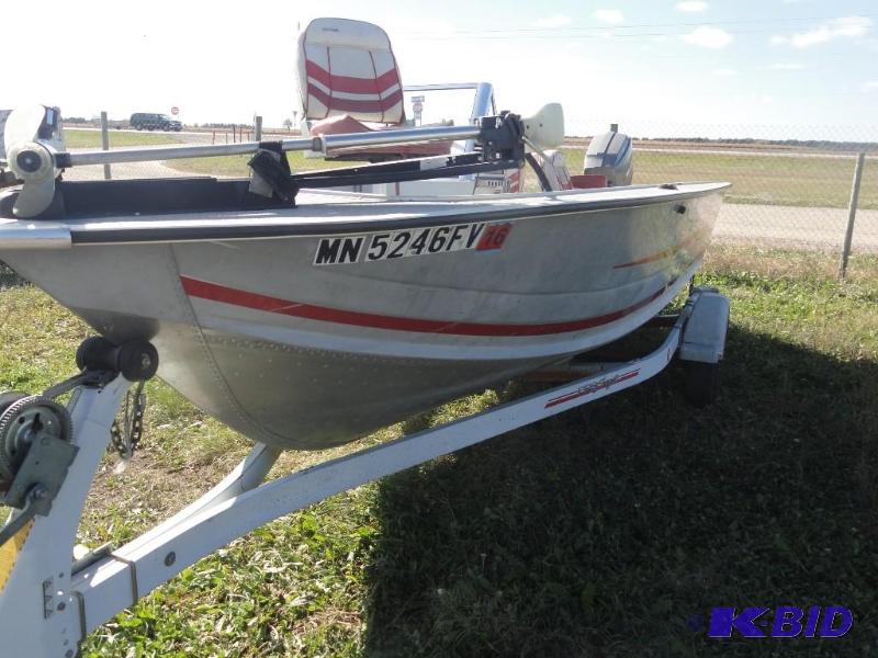 lot 4 image: 1990 ProCraft 18ft Boat