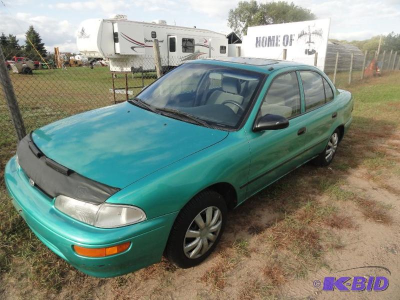 lot 9 image: 1995 Geo Prism