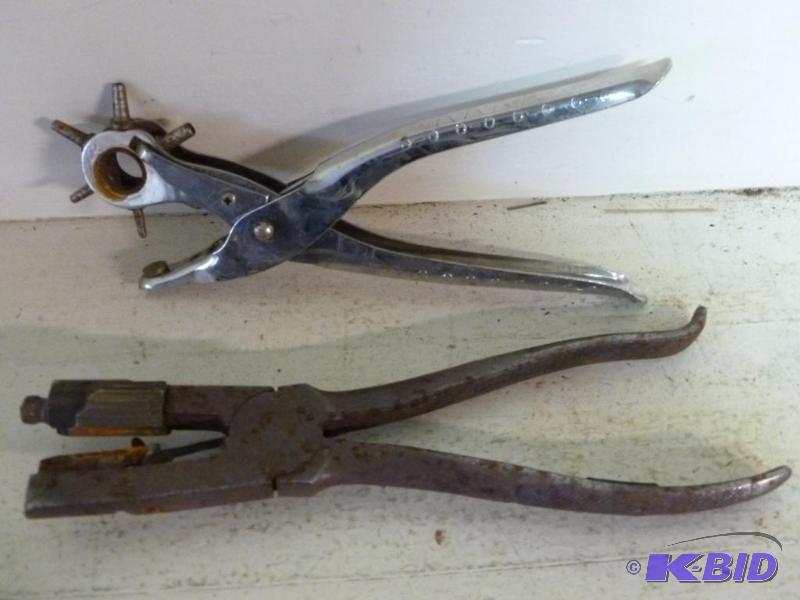 lot 103 image: Lot of two vintage specialty tools....