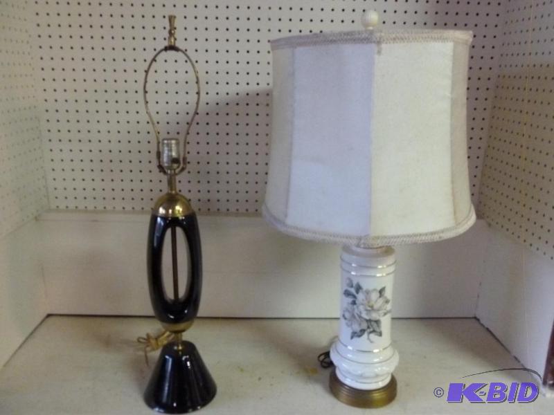 lot 115 image: Lot of two porcelain end table lamps, one of ...