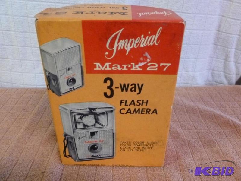 lot 136 image: Vintage Imperial Mark 27, 3-way flash camera,...