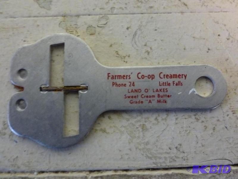 lot 141 image: Vintage Farmers Co-Op Creamery Little Falls, ...