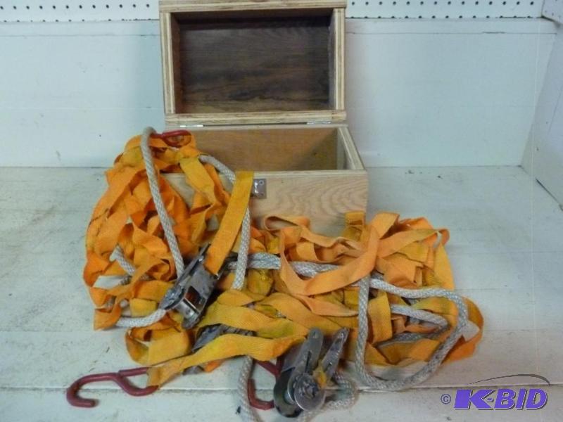 lot 148 image: Wooden flip lid carpenters box with some ratc...