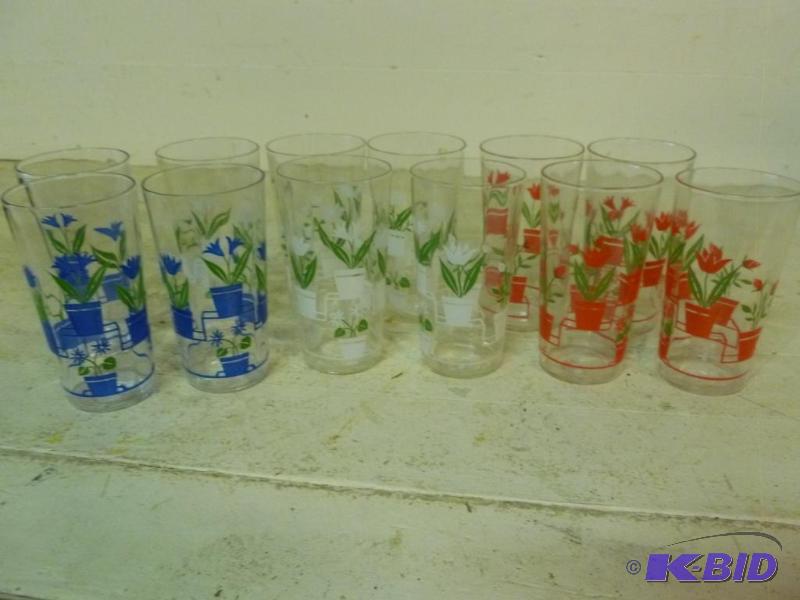 lot 151 image: Lot of twelve vintage juice glasses, great co...