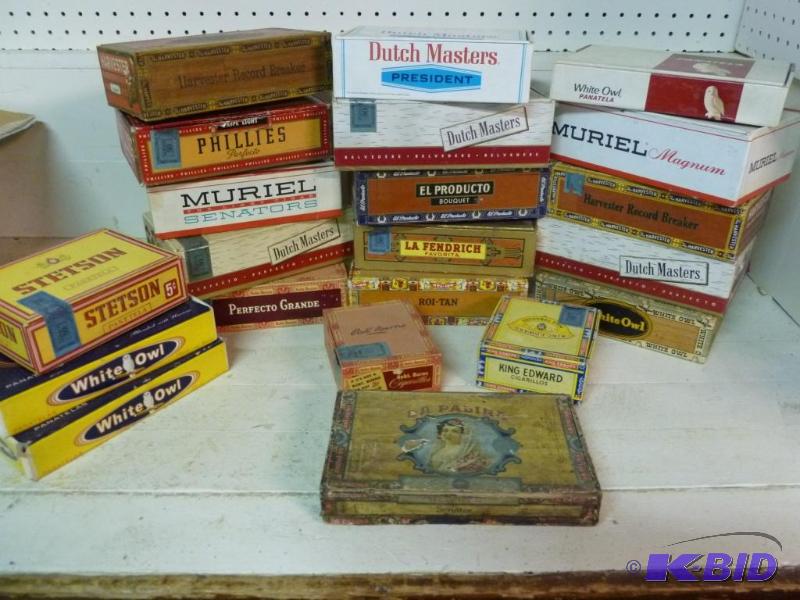 lot 152 image: Large lot of twenty-one mixed vintage cigar b...