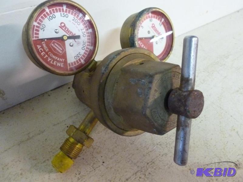 lot 154 image: Large Linde Co. - Oxwell Acetylene regulator,...