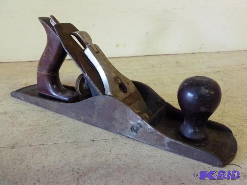 lot 159 image: Antique Stanley Bailey No. 5 wood plane that ...