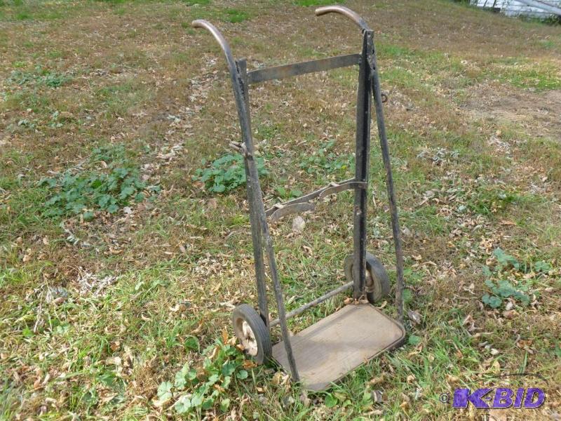 lot 16 image: Heavy duty steel&nbspwelding tank cart, usab...