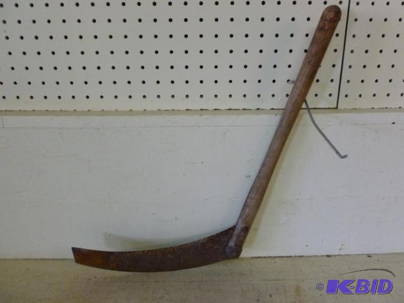 lot 162 image: Vintage long handled sickle blade&nbspthat m...