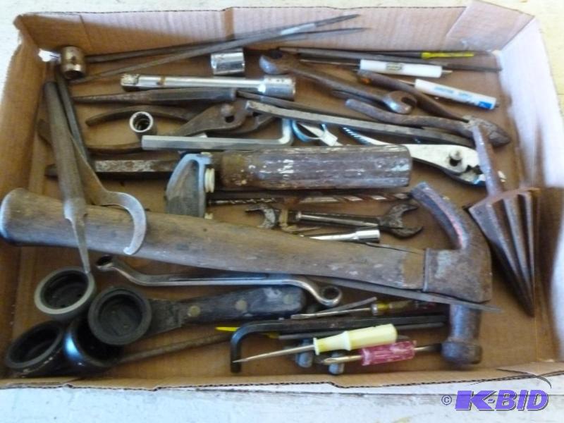 lot 166 image: Large lot of assorted tools, shop and handy m...