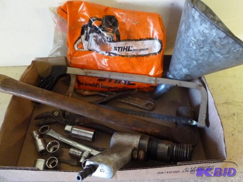 lot 167 image: Large lot of assorted tools, shop and handy m...