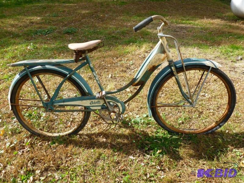 lot 17 image: Vintage Columbia Built 18" ladies bike, ...
