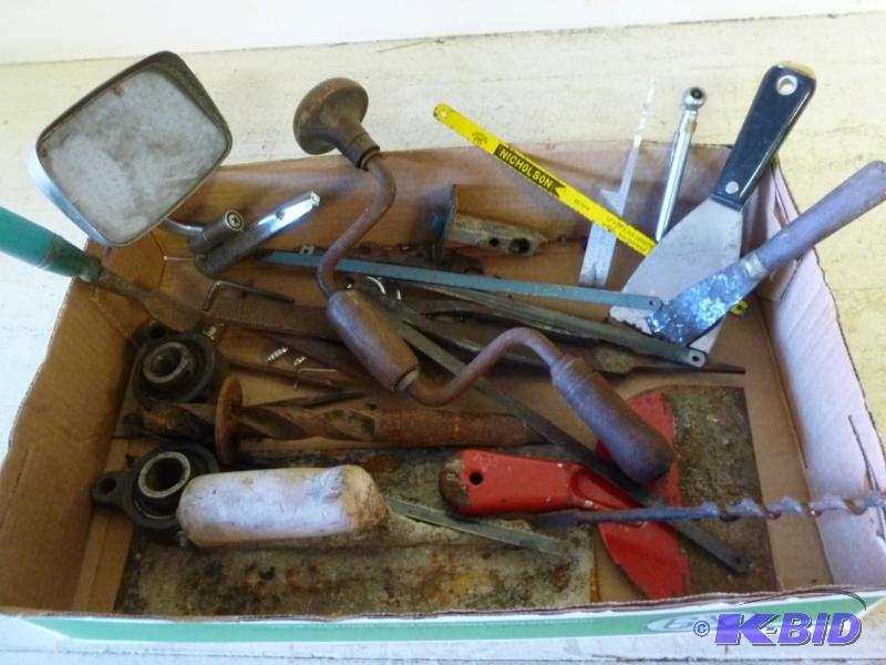lot 172 image: Large lot of assorted tools, shop and handy m...