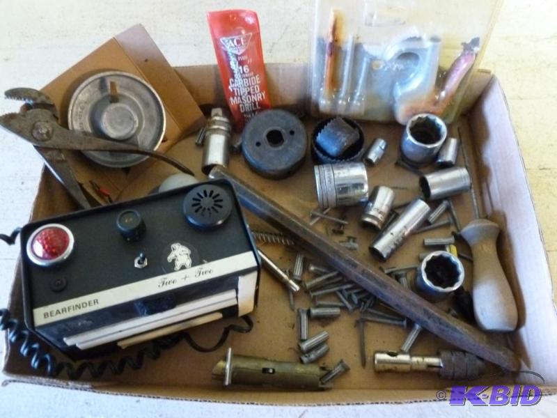 lot 173 image: Large lot of assorted tools, shop and handy m...