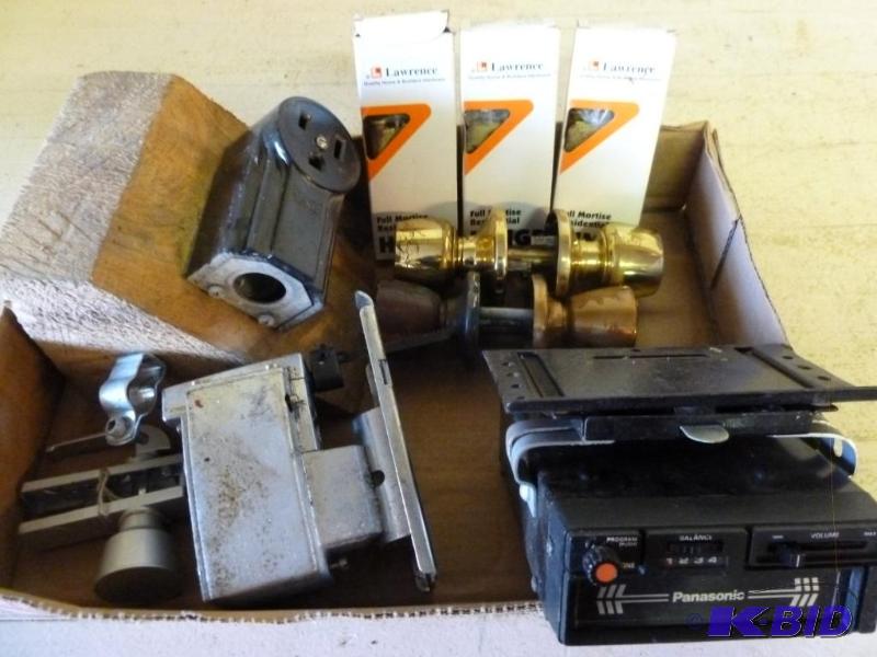 lot 174 image: Large lot of assorted tools, shop and handy m...
