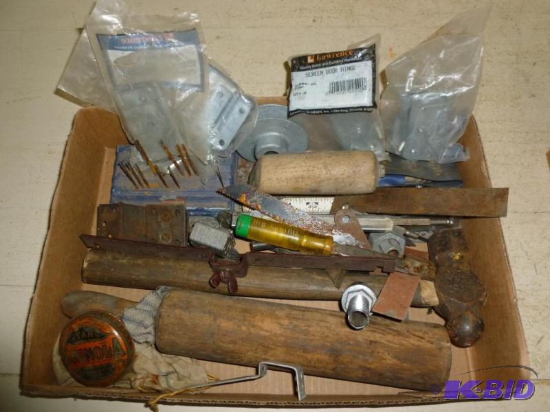 lot 177 image: Large lot of assorted tools, shop and handy m...