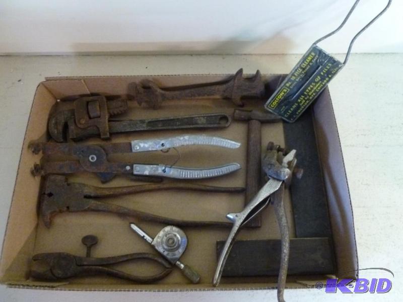 lot 180 image: Large lot of ten vintage specialty tools....