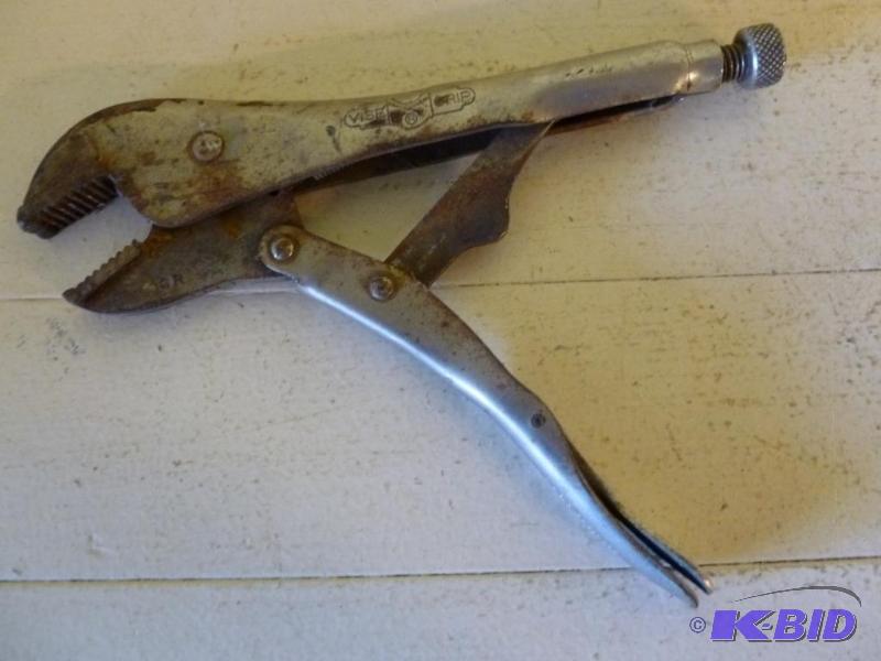 lot 181 image: Large Vise Grip wrench that measures 9" ...