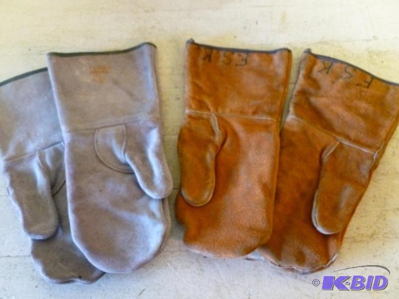 lot 185 image: Lot of two pairs of heavy leather welding glo...