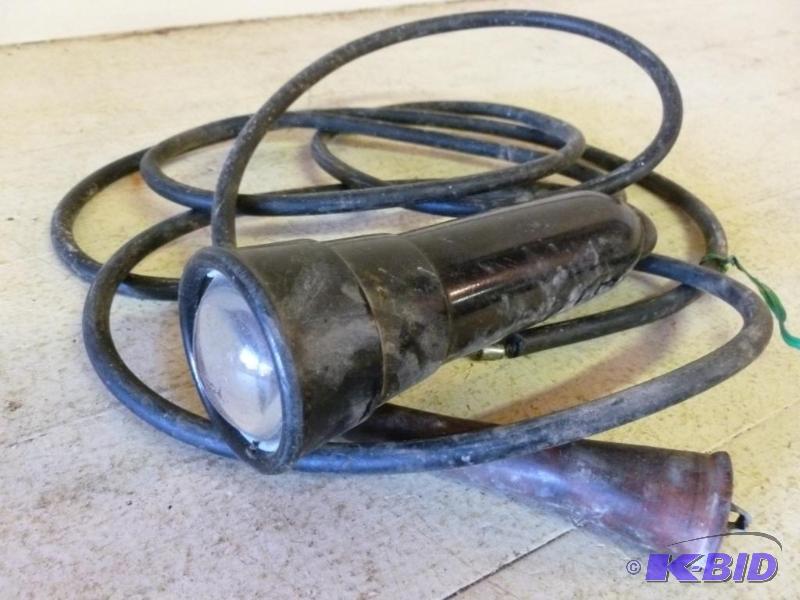 lot 187 image: Vintage timing light....