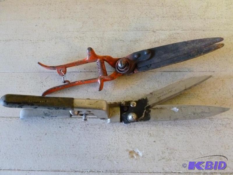 lot 191 image: Lot of two vintage hand garden  lawn trimmer...