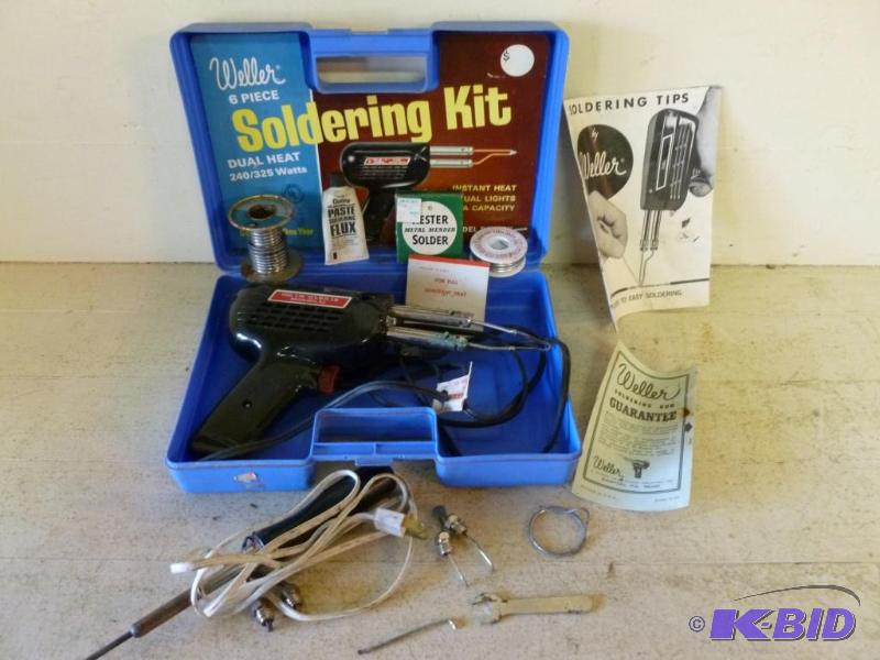 lot 199 image: Weller soldering kit, comes in a plastic case...