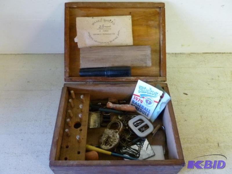 lot 200 image: Wooden flip lid keepsake box with an assortme...