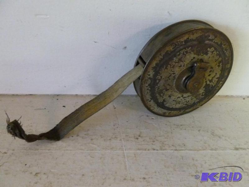 lot 21 image: Vintage Universal brass bodied 50 fabric tap...